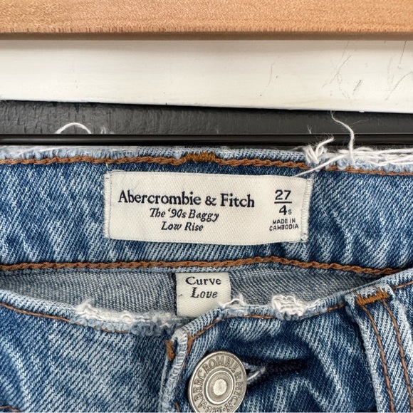 Abercrombie 90s Baggy Low Rise Curve Love sz 27/4 SHORT - Picture 2 of 3